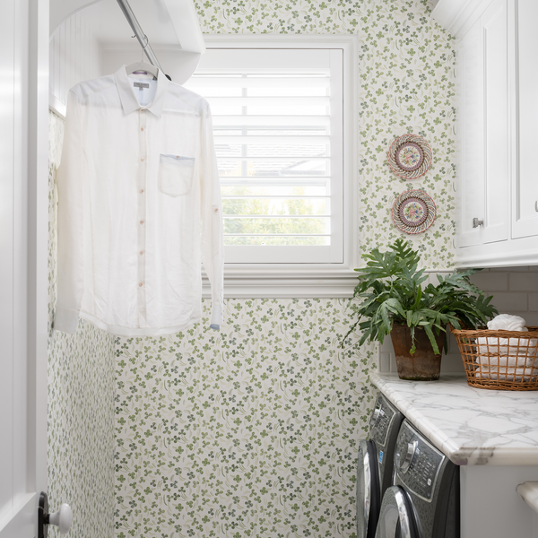 Clovers Wallpaper in Green