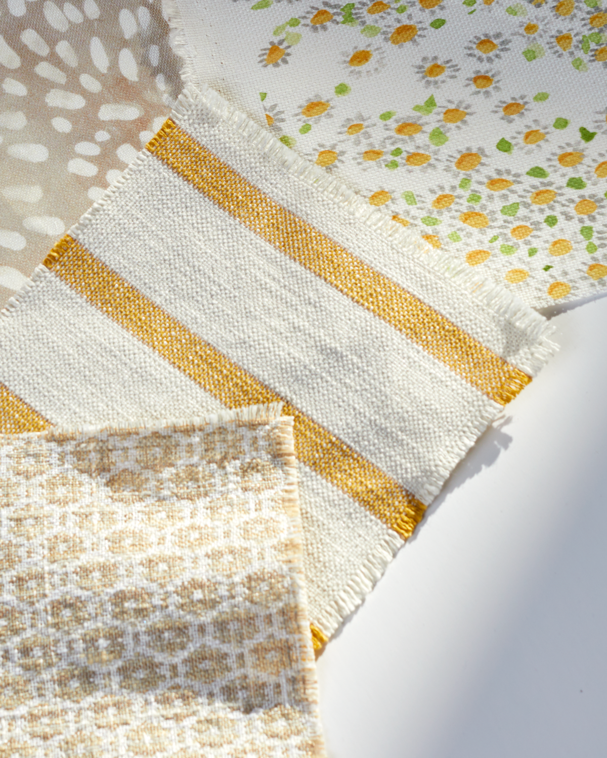 Small Daisy Fabric in Gray/Yellow