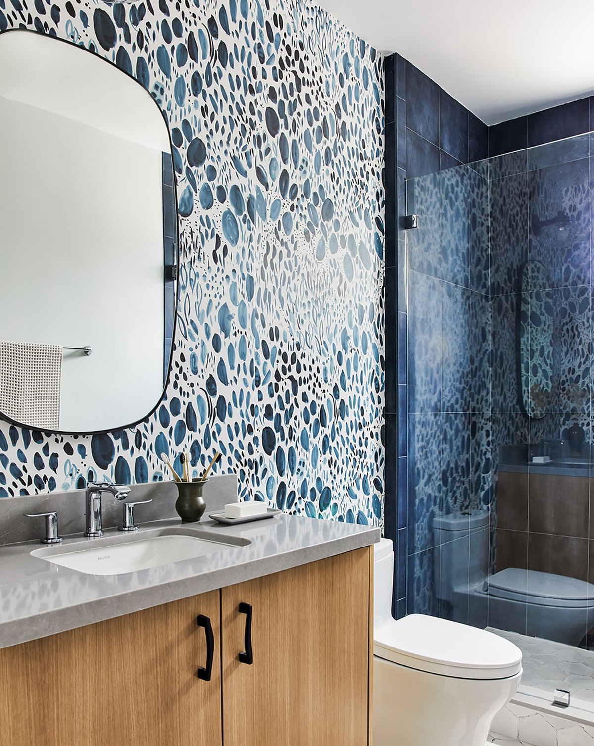 Blooms Wallpaper in Navy