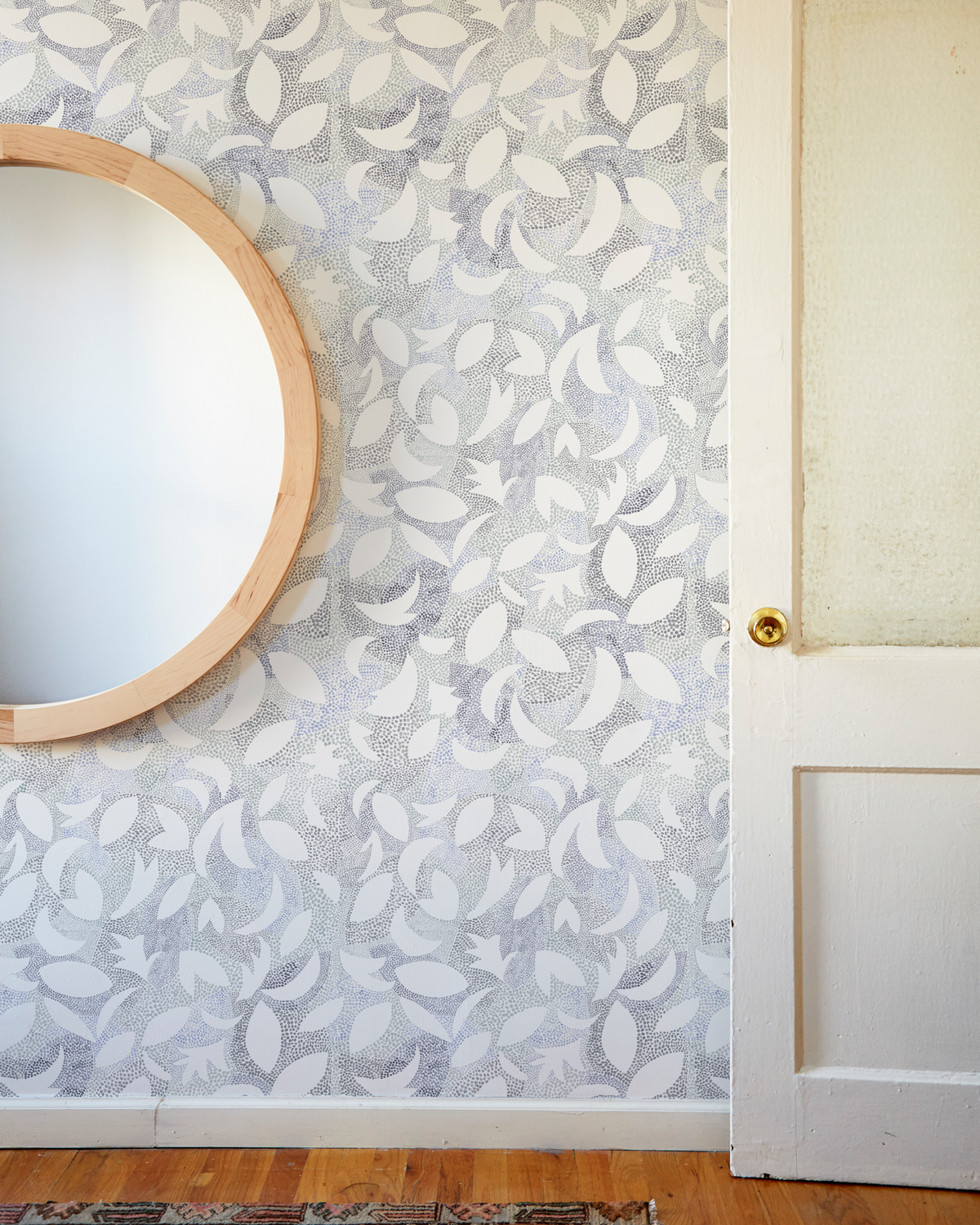 Dotted Leaves Wallpaper in Gray-Lilac