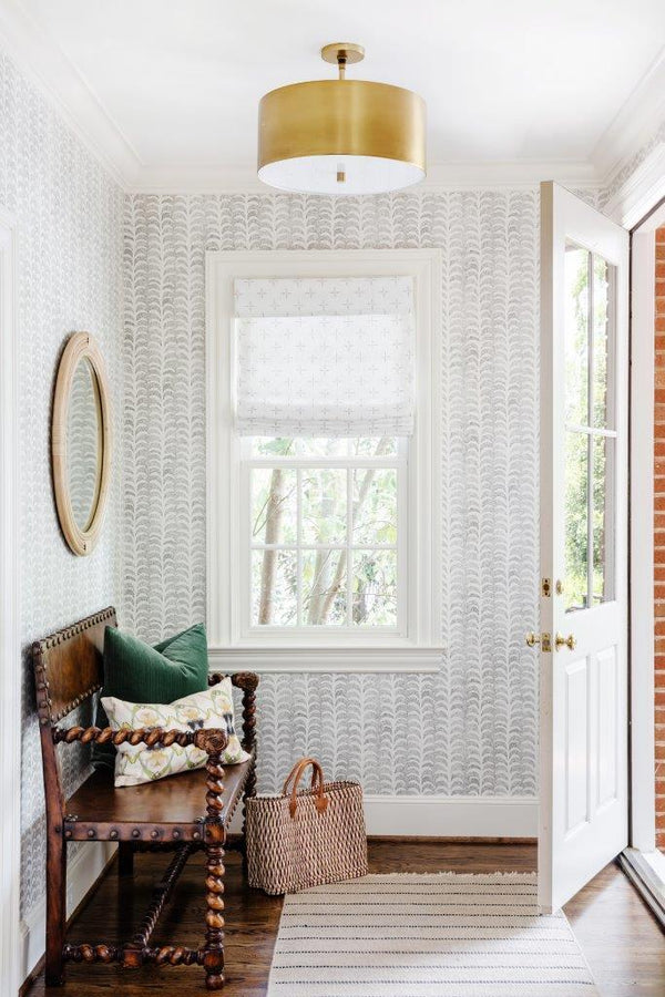 Dotted Palm in Ivory/Black Entryway