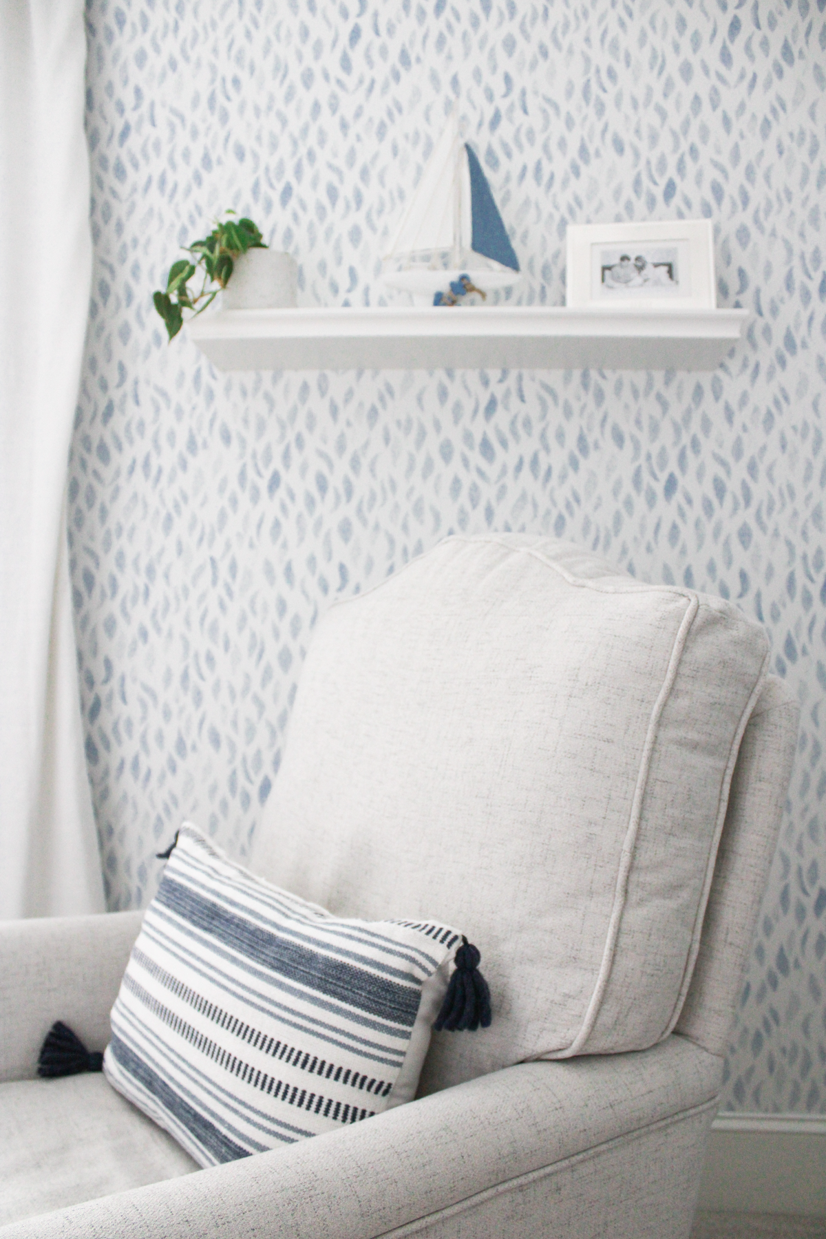 Petals Wallpaper in Cloud Blue