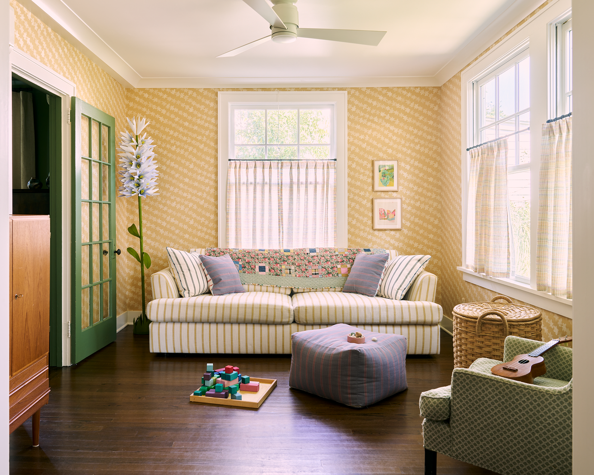 Stamped Garland Wallpaper in Yellow