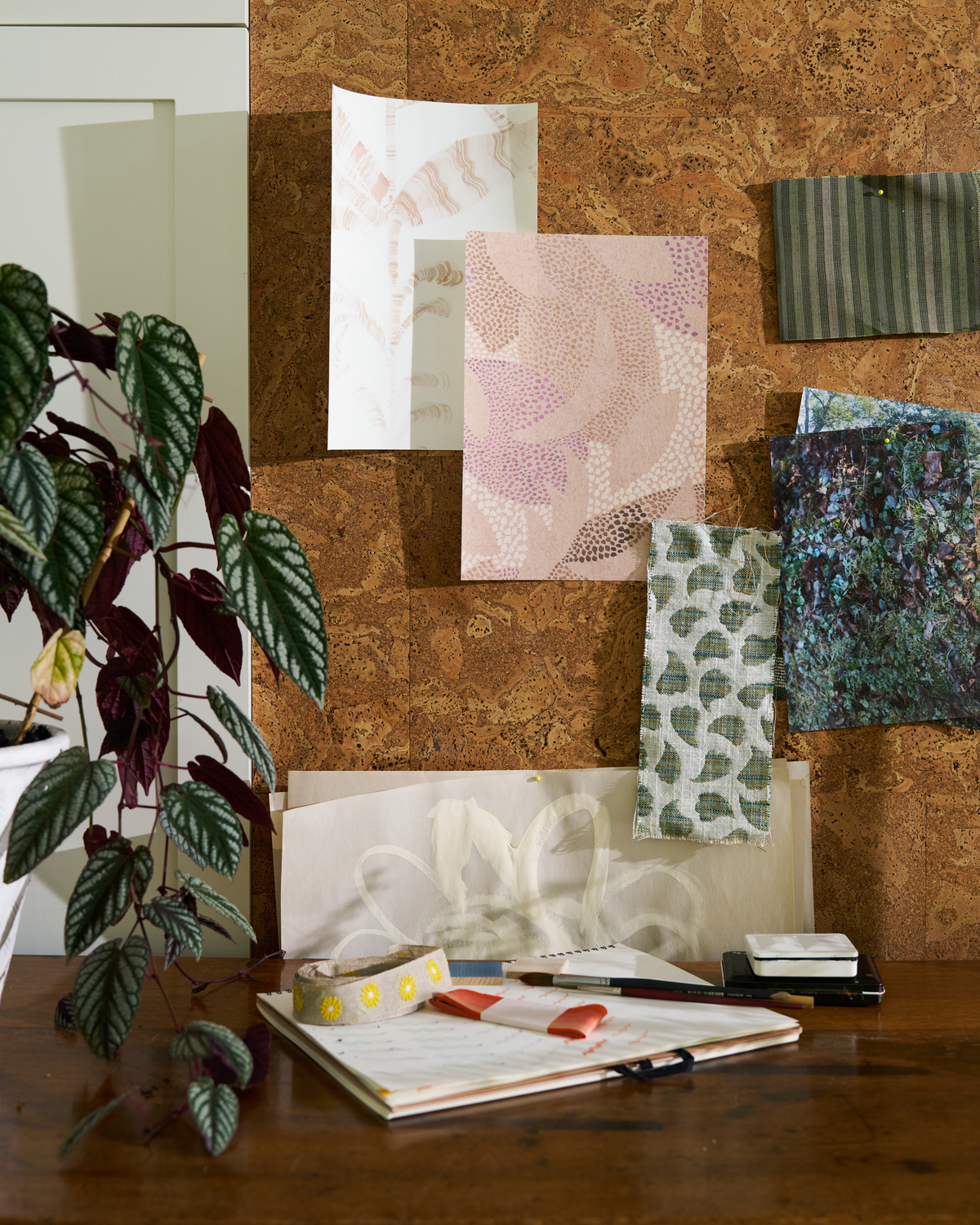 Dotted Leaves Wallpaper in Fawn/Purple