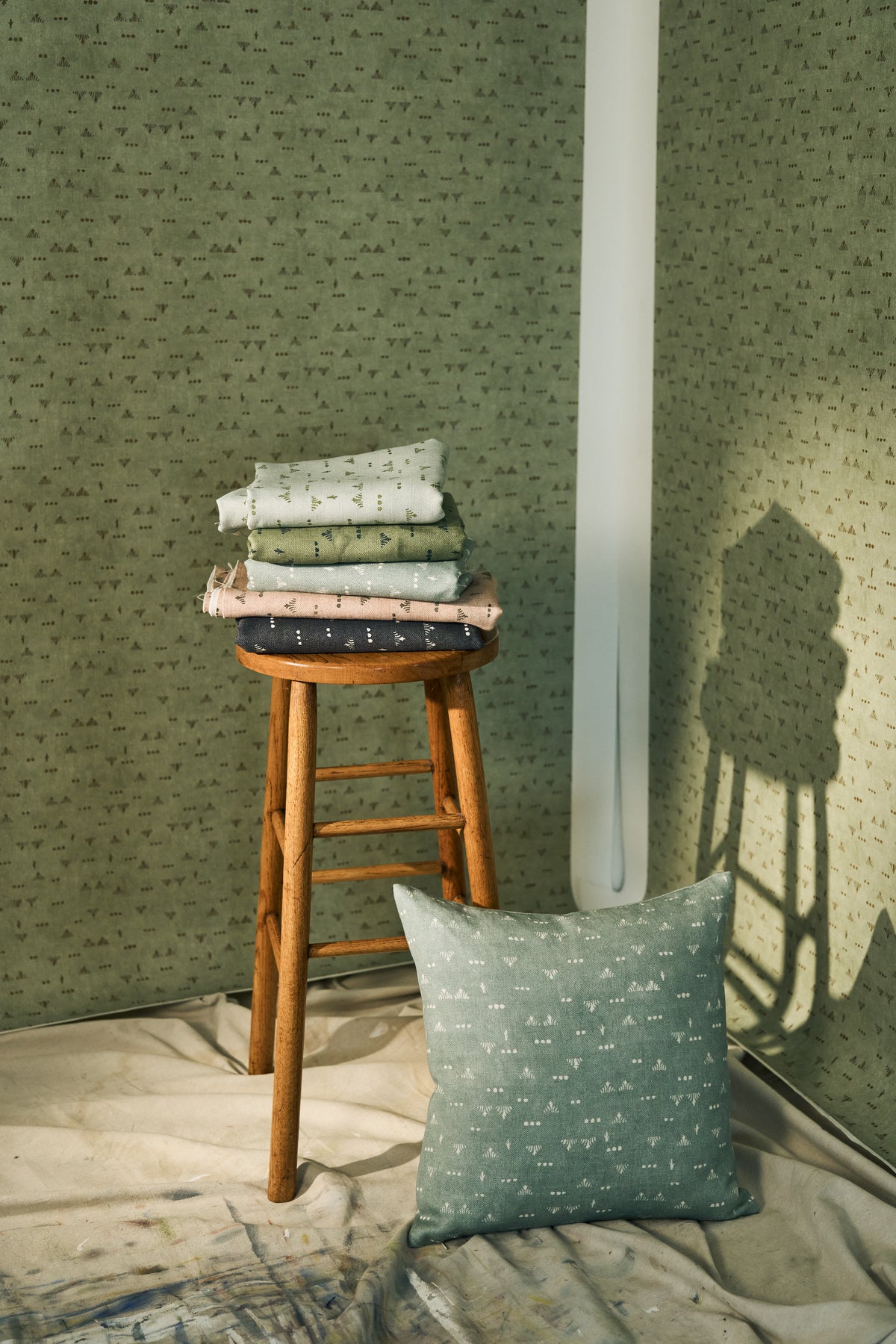 Grass Wallpaper in Green/Ochre