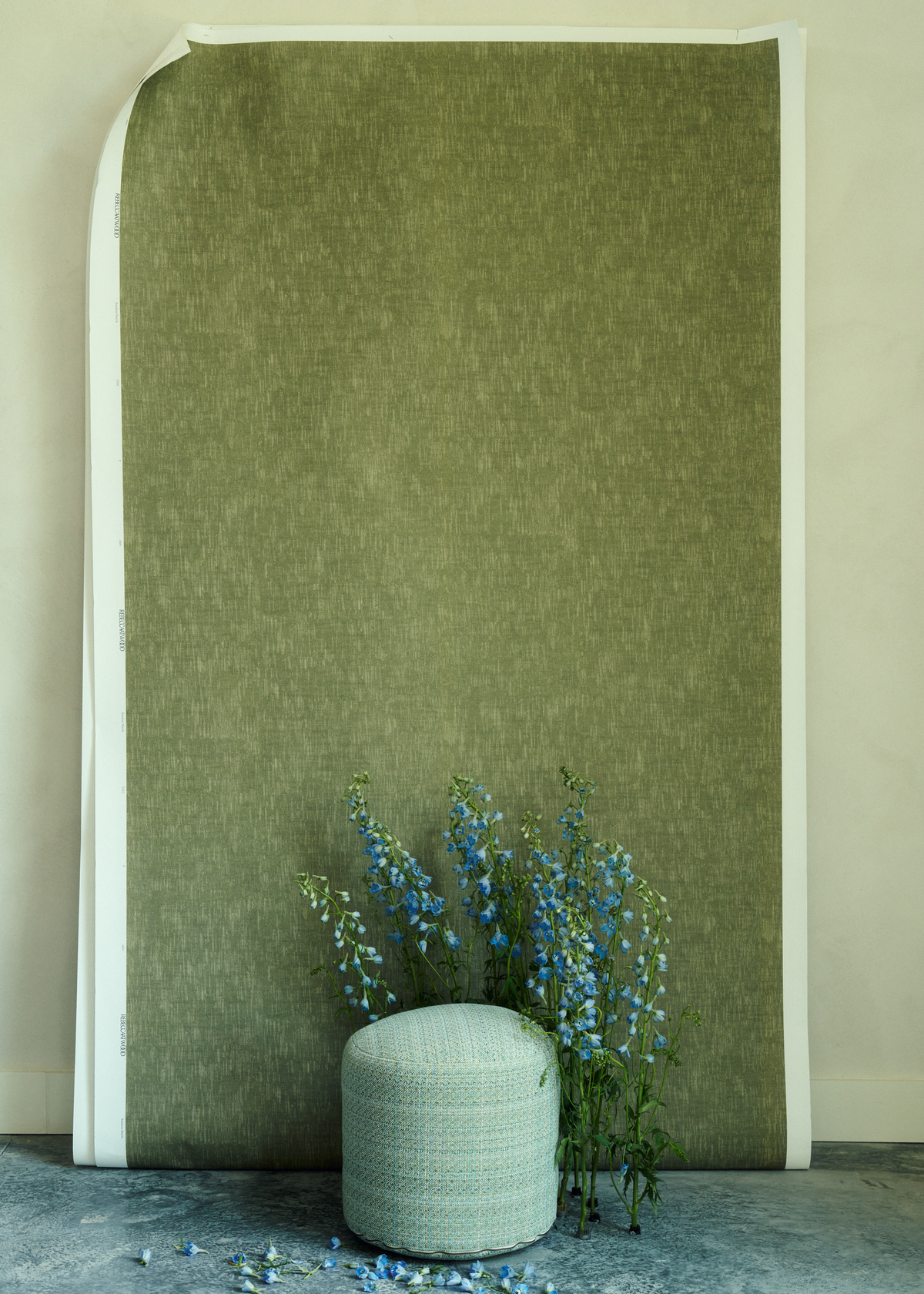 Alder Wallpaper in Kelp Green