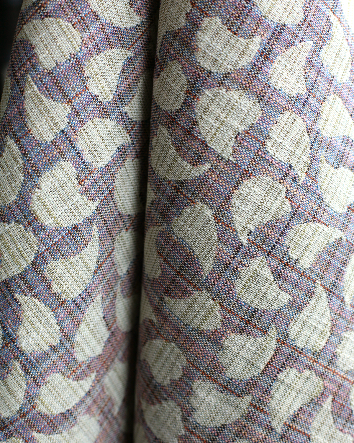 Bubbly Leaves Fabric in Multi Lilac