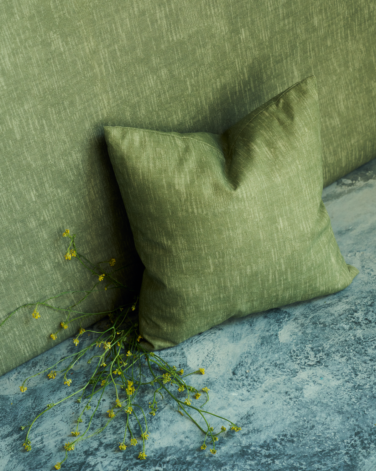 Alder Wallpaper in Kelp Green