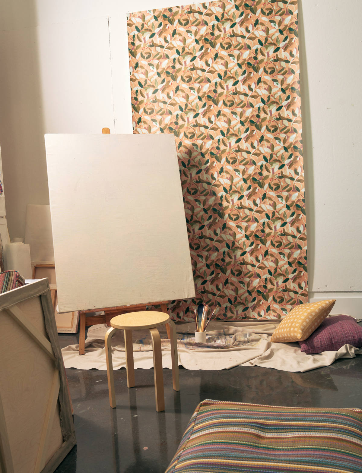 Laurel Wallpaper in Peach