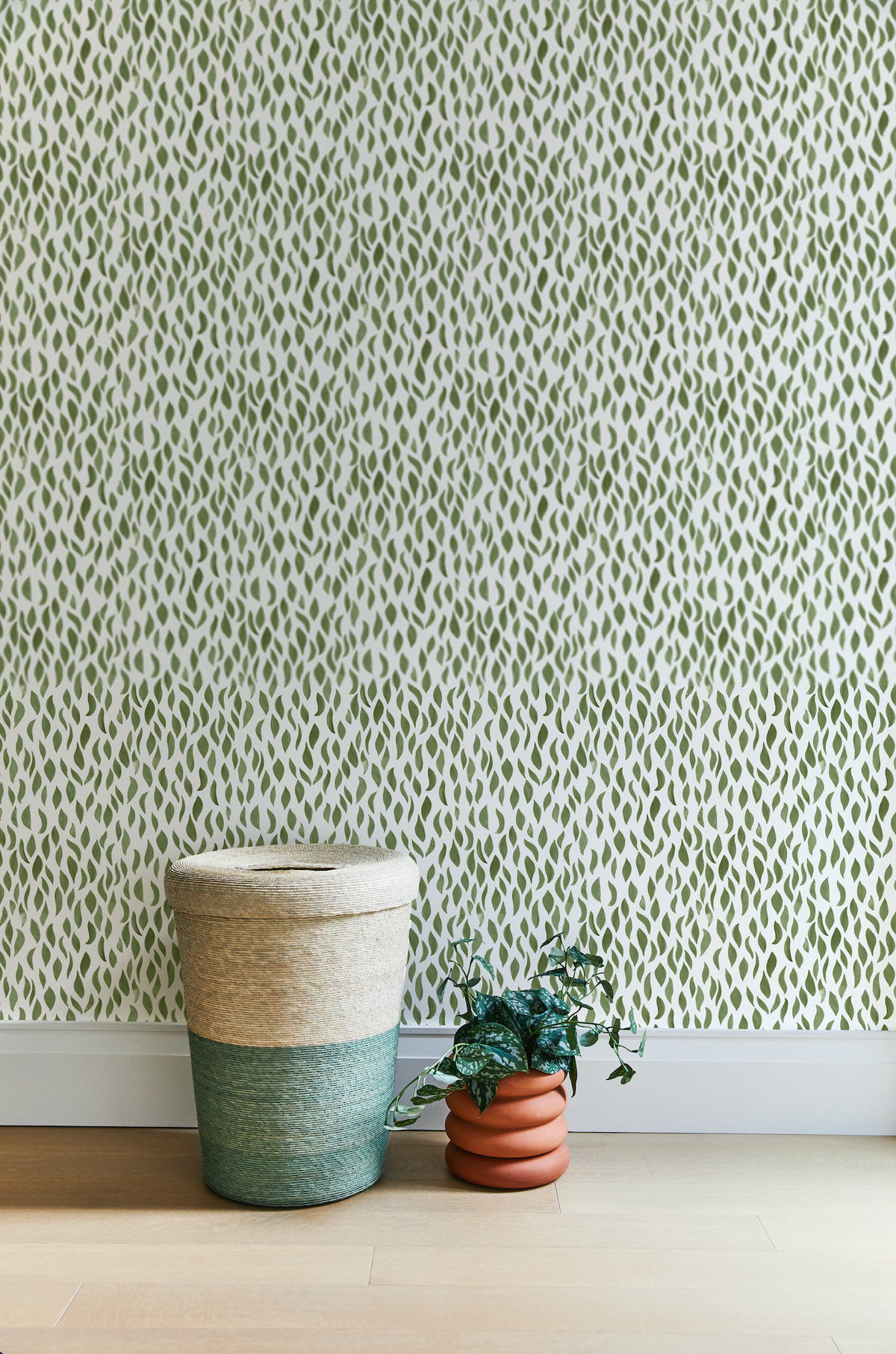 Petals Small Wallpaper in Dark Green