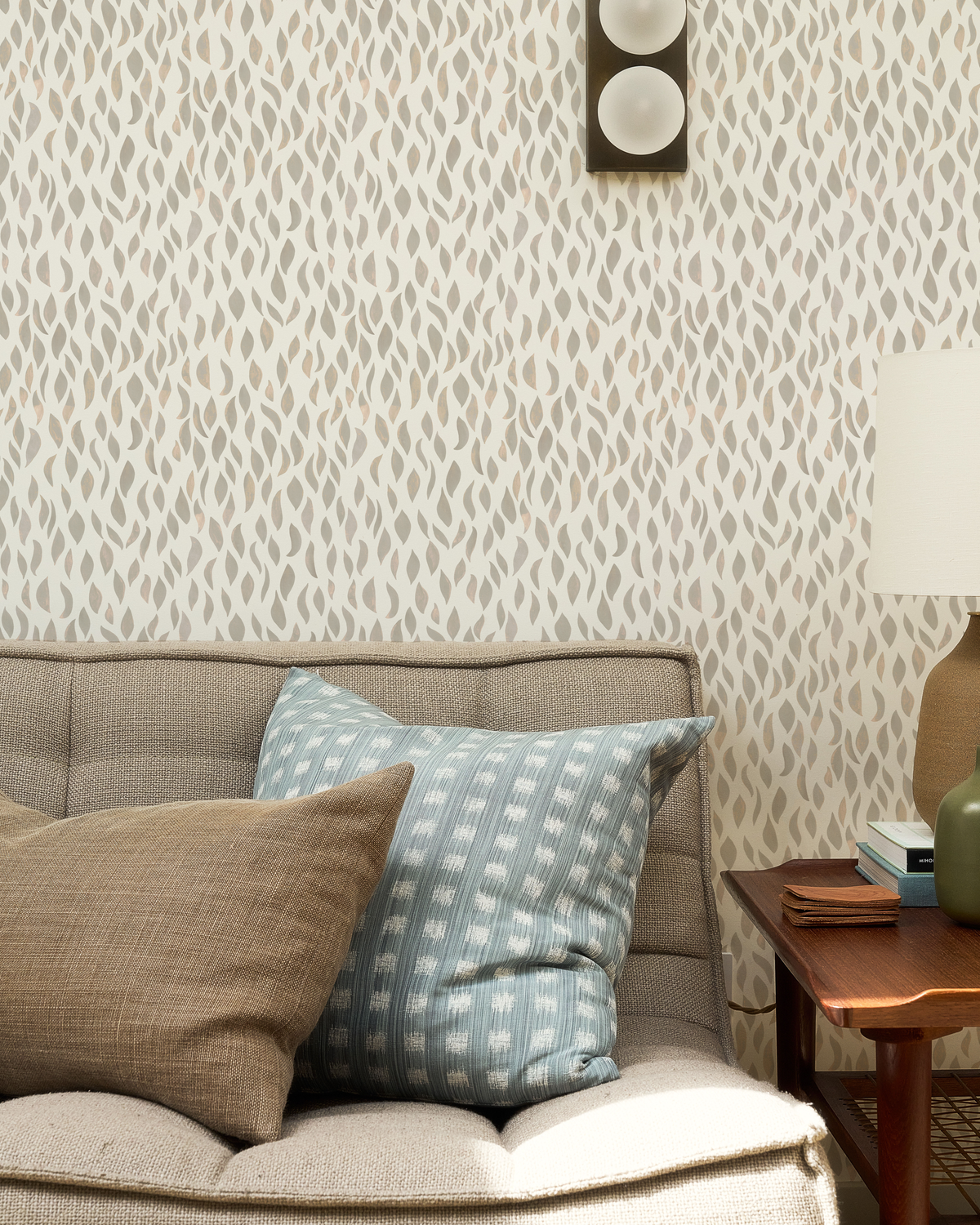 Petals Small Wallpaper in Taupe-Rose