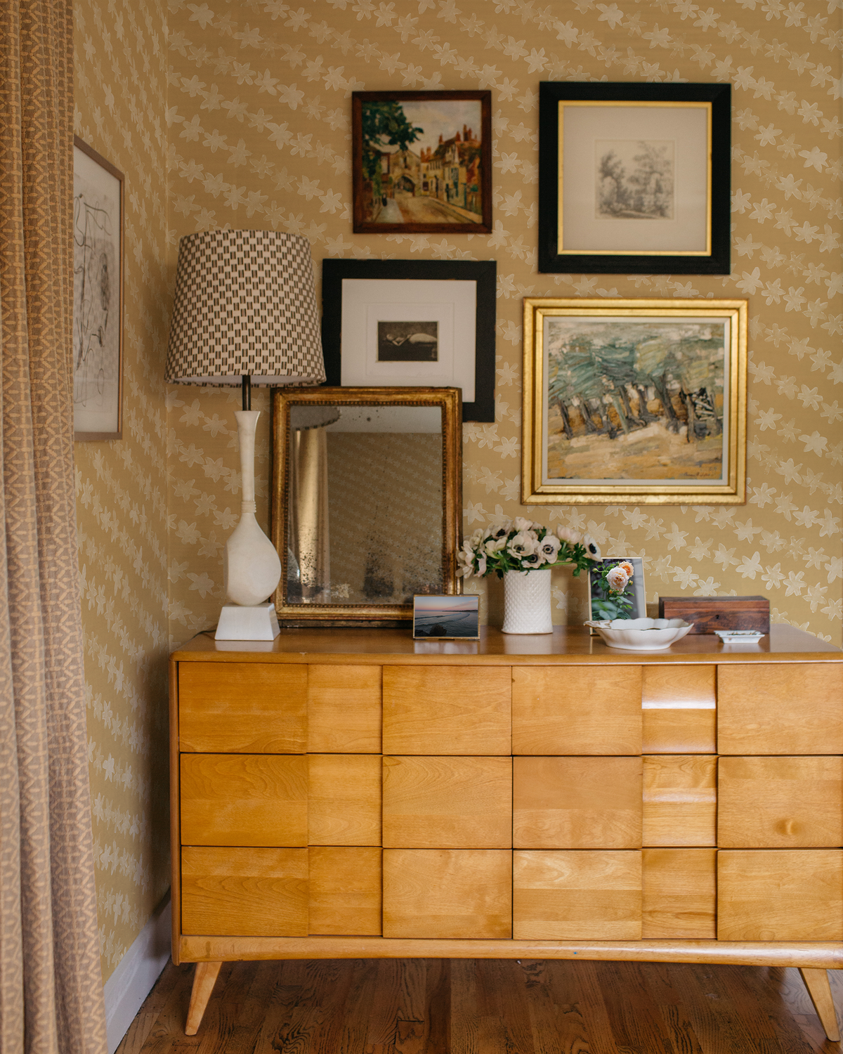 Stamped Garland Wallpaper in Yellow