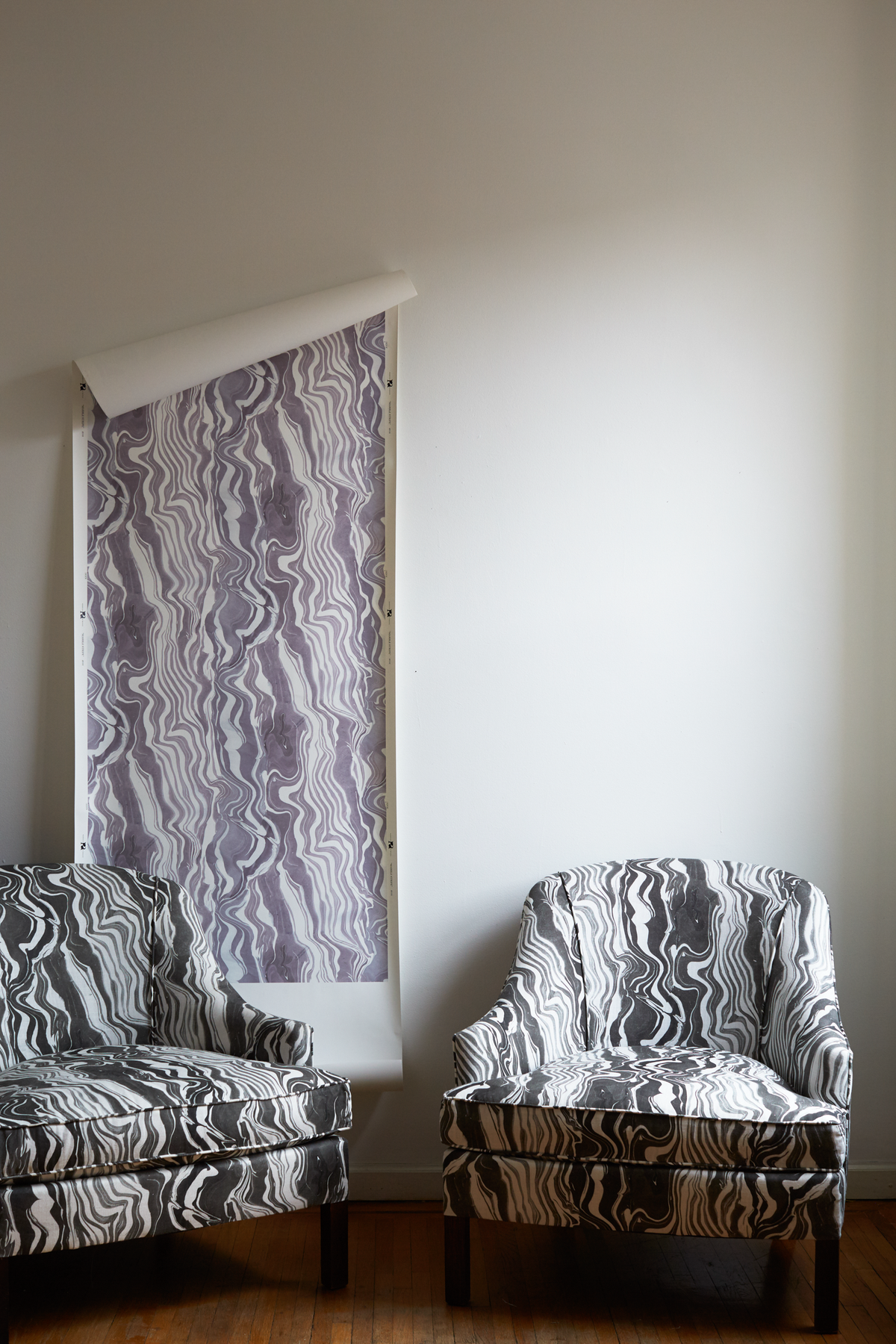 Marbled Stripe Wallpaper in Gray-Lilac