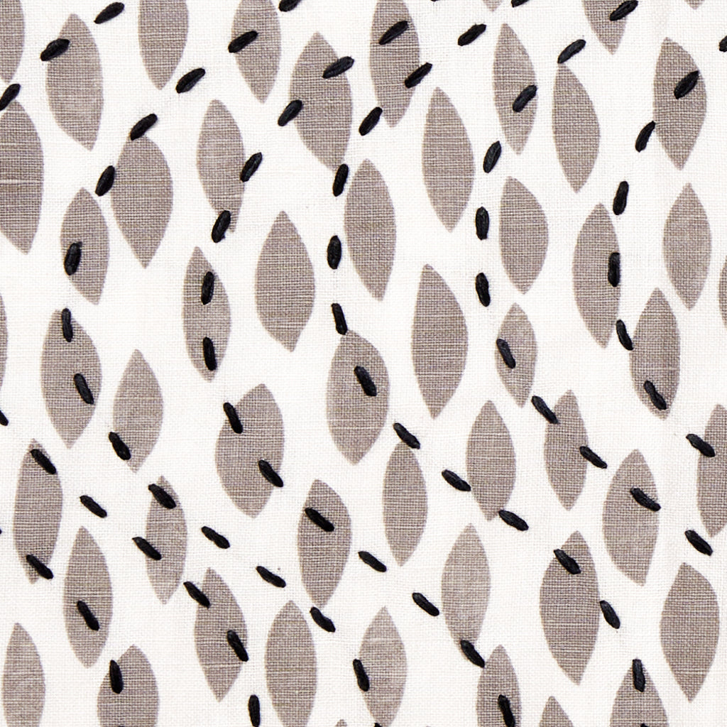 Shell Wave Fabric in Gray/Black
